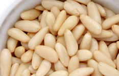 スペイン産松の実
1 kg ／ 100g
